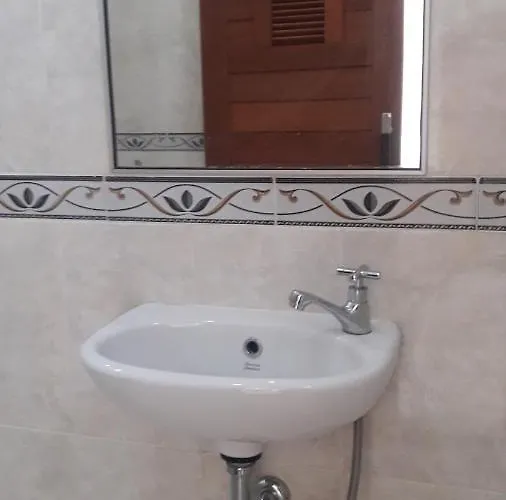 Hostal Waterfall *