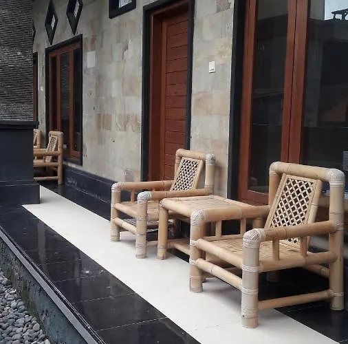 Waterfall Hostal *