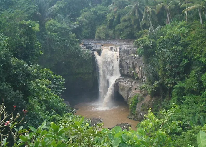 Waterfall Hostal Sukawati